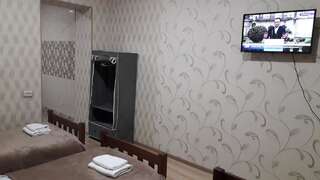 Гостевой дом Apartment David Тбилиси Трехместный номер с собственной ванной комнатой-11